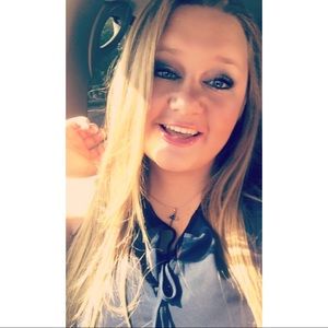 Meet your Posher, Caitlin